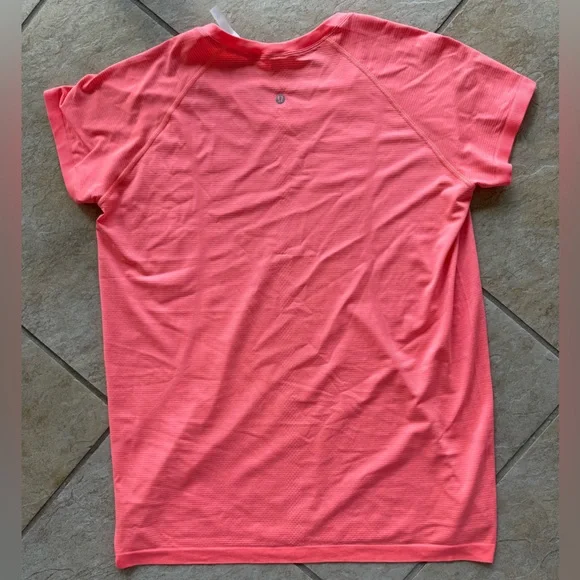 Lululemon peach relaxed fit swiftly tee size 18 - Picture 2 of 3